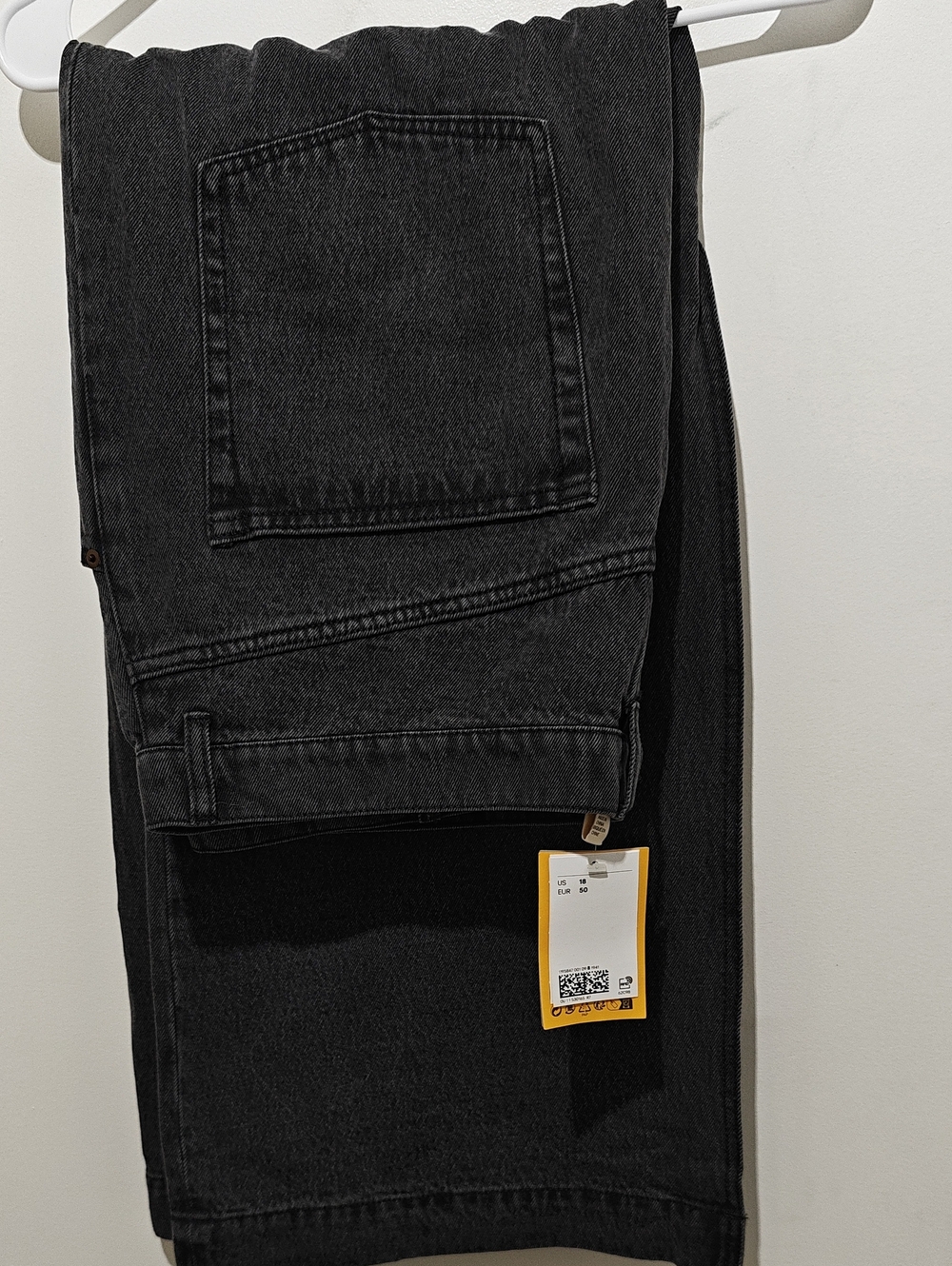 Female Black Jeans – Classic Straight Fit